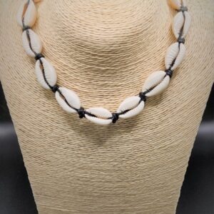 Kaurikarpidest choker kaelakee