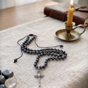 Hematiidist kee : Ankh koos skarabeusega