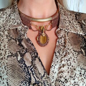 Makramee choker kaelakee tiigrisilmaga