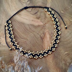 Mikromakramee kaeleehe choker messingist pärlitega