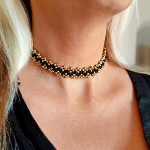 Mikromakramee kaeleehe choker messingist pärlitega
