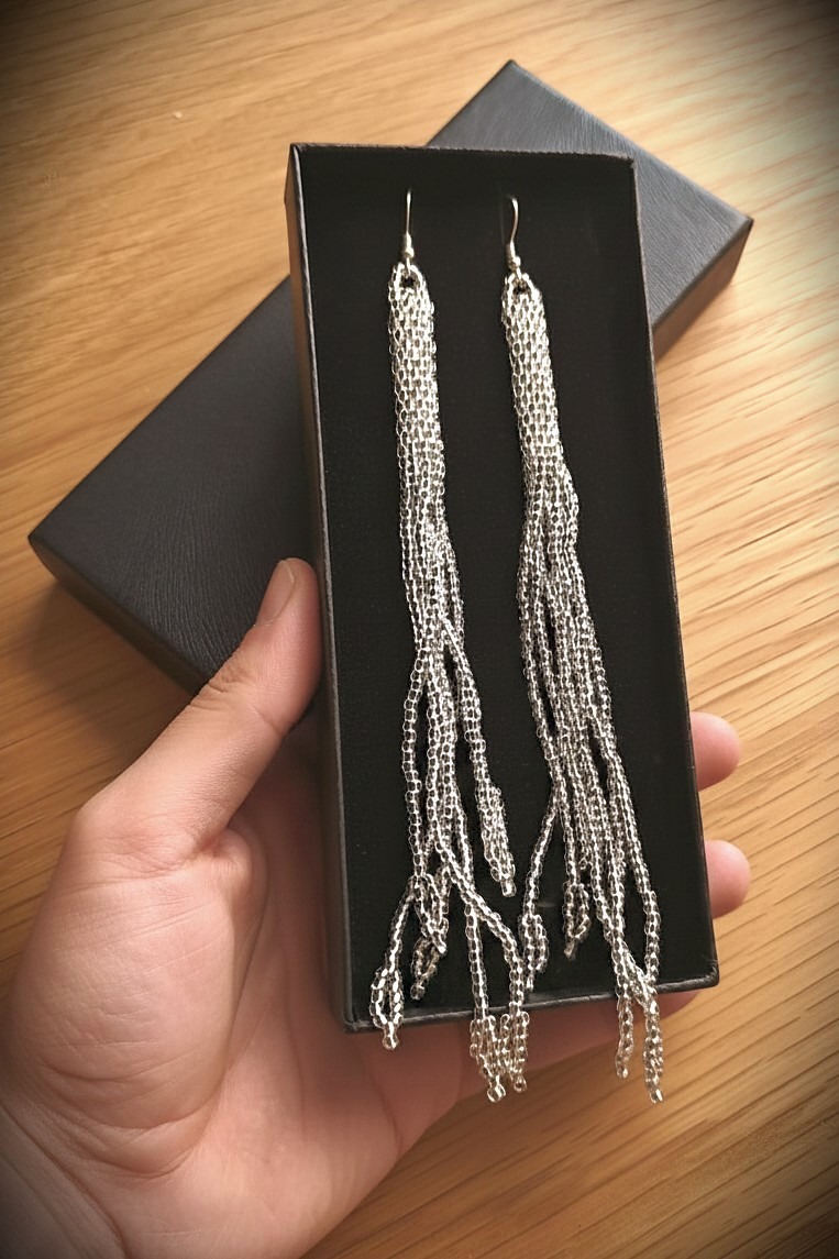 Seemnehelmestest valged tutikõrvarõngad