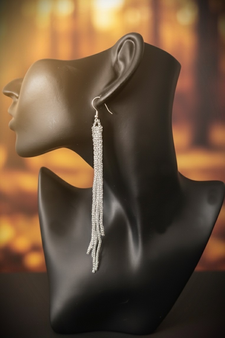 Seemnehelmestest valged tutikõrvarõngad