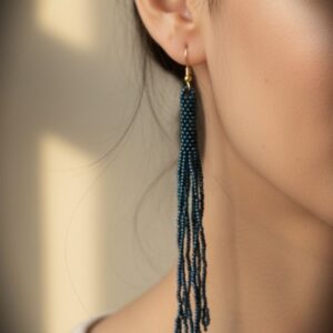 Seemnehelmestest tumesinised tutikõrvarõngad