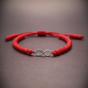 Punane tiibeti käepael hõbedast detailiga "Lõpmatu vabadus"