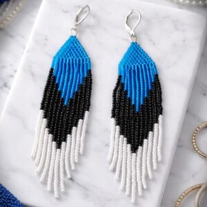 Seemnehelmestest kõrvarõngad "Sini-must-valge"