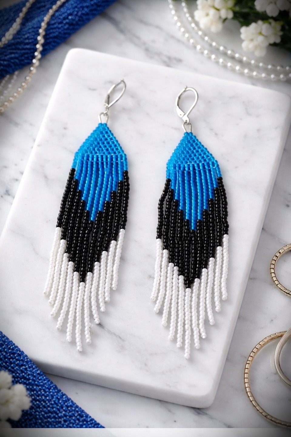 Seemnehelmestest kõrvarõngad "Sini-must-valge"