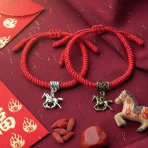 Punane tiibeti käepael "Tulihobuse vägi"