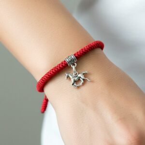 Punane tiibeti käepael "Tulihobuse vägi"