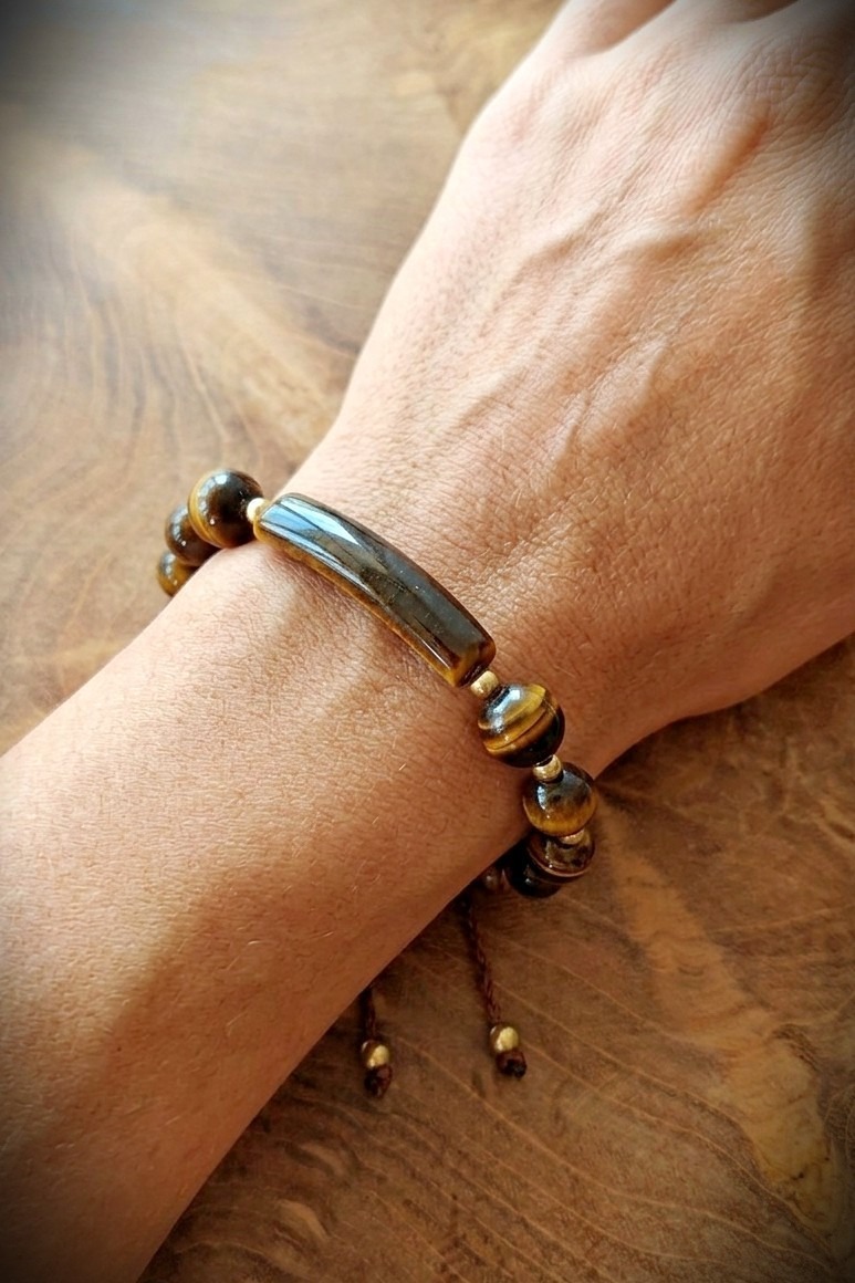 Tiigrisilma käevõru