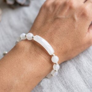 Kuukividest käevõru Uduloor