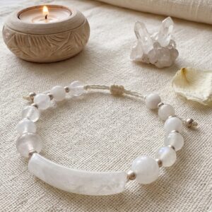 Kuukividest käevõru Uduloor